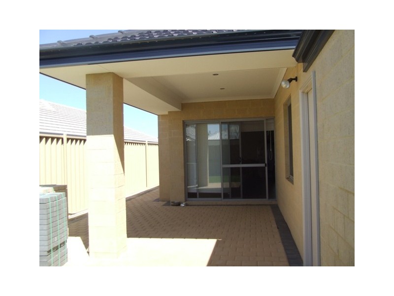 18 HUNTLY AVENUE, Butler WA 6036