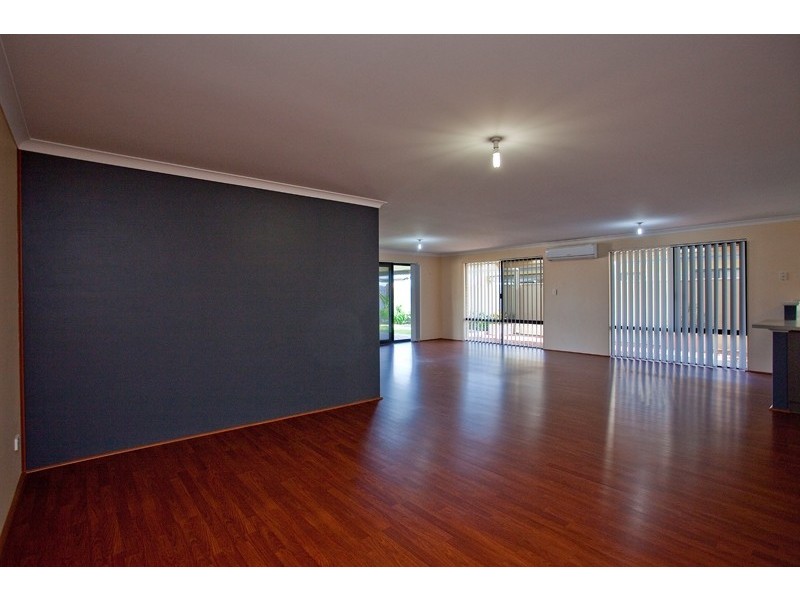 10 ALANDALE BEND, Banksia Grove WA 6031