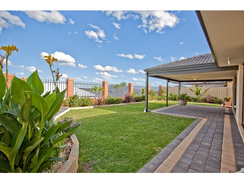 10 ALANDALE BEND, Banksia Grove WA 6031