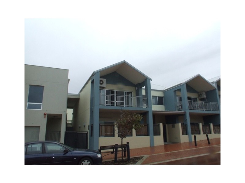 18/10 Pavonia Link, Clarkson WA 6030