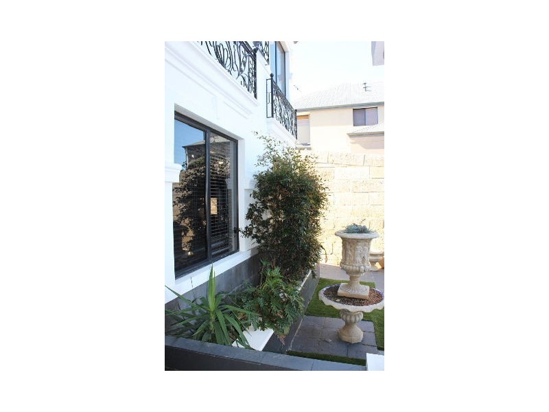 44 SEAHAM WAY, Mindarie WA 6030