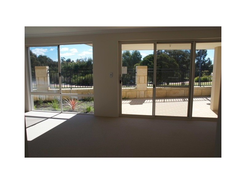 16/15 CROSTHWAIT CIRCLE, Tapping WA 6065