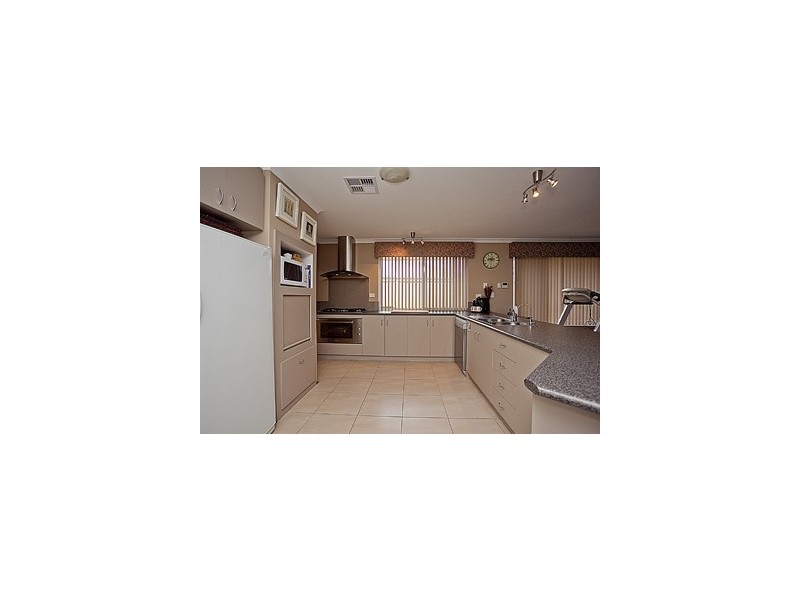 33 ABBEY GREEN ROAD, Banksia Grove WA 6031