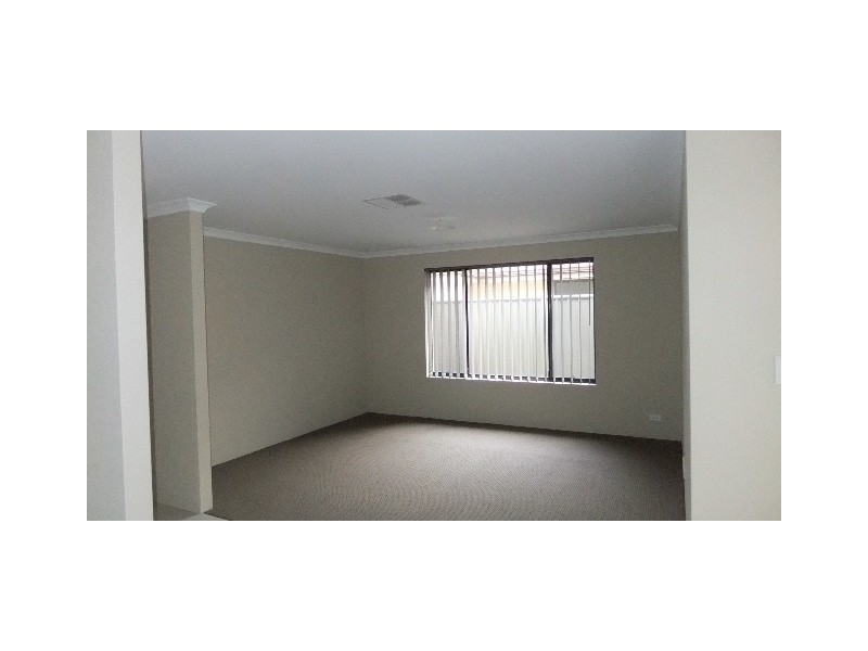 17 MANYLEAF LINK, Banksia Grove WA 6031