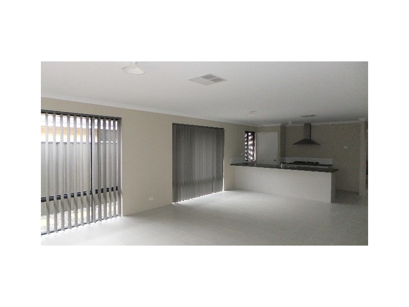 17 MANYLEAF LINK, Banksia Grove WA 6031