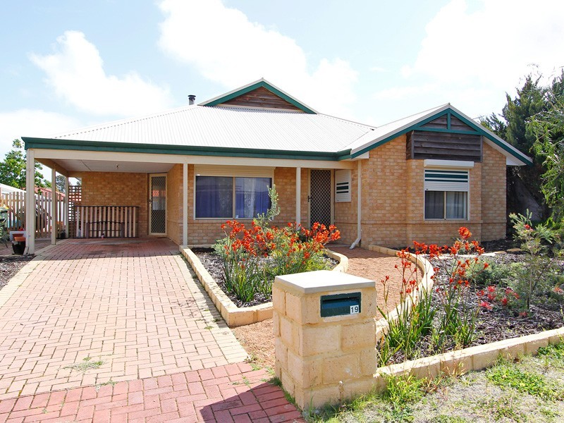 19 COMBEWOOD LOOP, Carramar WA 6031