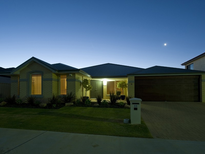 11 Naismith Road, Tapping WA 6065