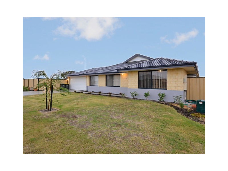 38 Lauderdale Ramble, Carramar WA 6031