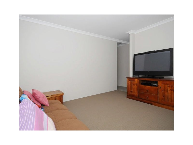 38 Lauderdale Ramble, Carramar WA 6031