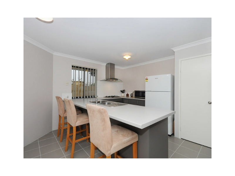 38 Lauderdale Ramble, Carramar WA 6031