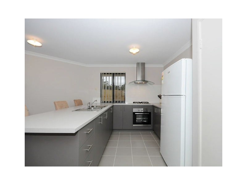 38 Lauderdale Ramble, Carramar WA 6031