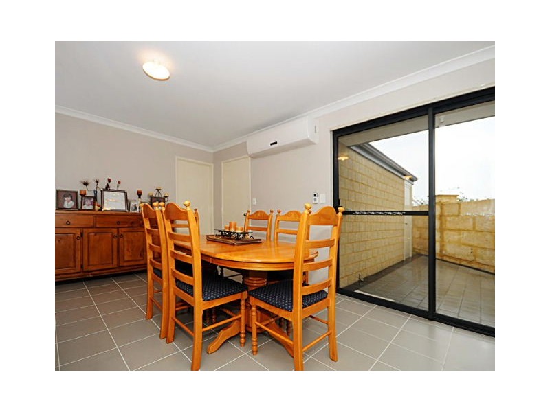 38 Lauderdale Ramble, Carramar WA 6031