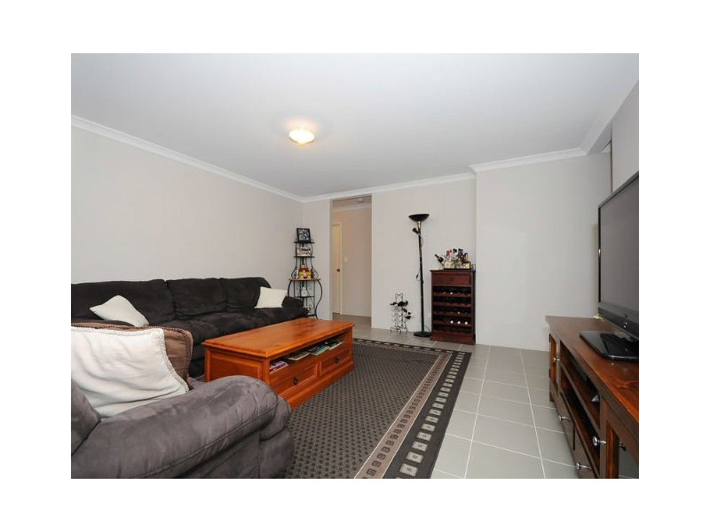 38 Lauderdale Ramble, Carramar WA 6031