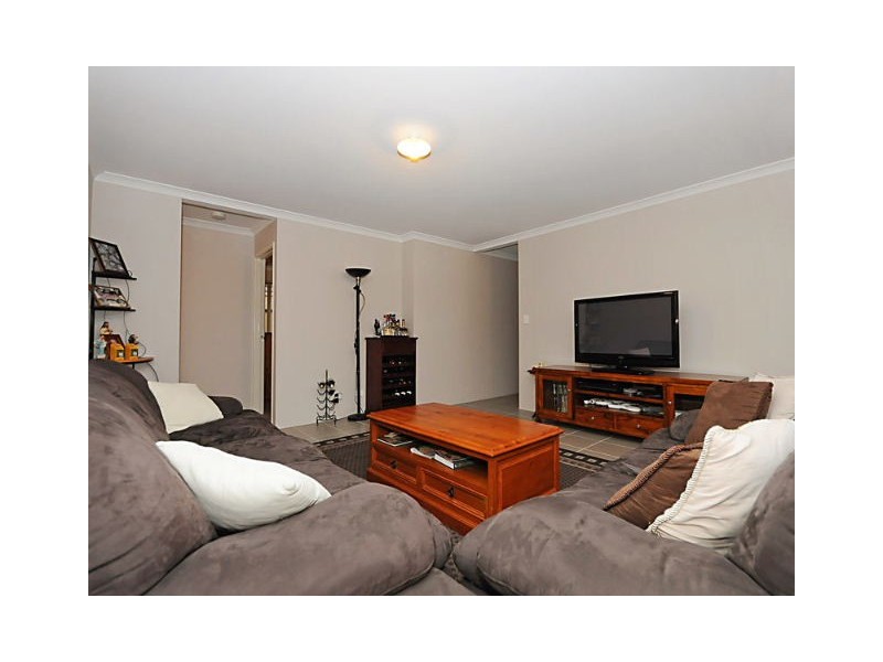 38 Lauderdale Ramble, Carramar WA 6031