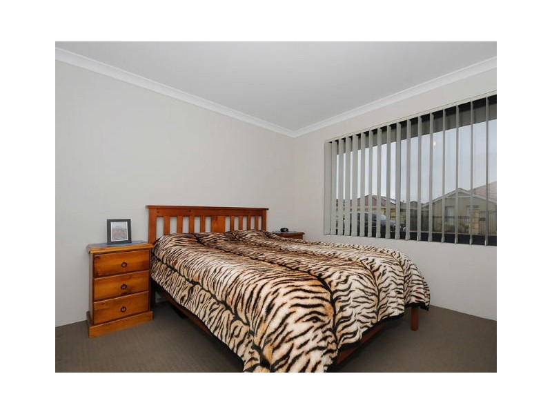 38 Lauderdale Ramble, Carramar WA 6031