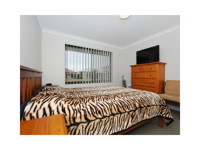 38 Lauderdale Ramble, Carramar WA 6031