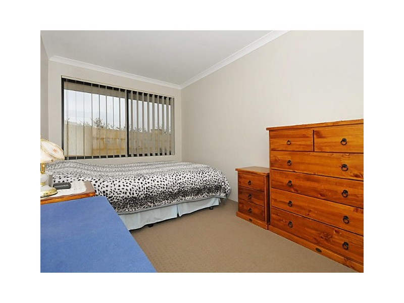 38 Lauderdale Ramble, Carramar WA 6031