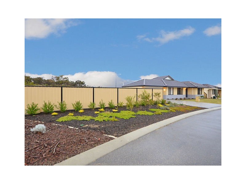 38 Lauderdale Ramble, Carramar WA 6031