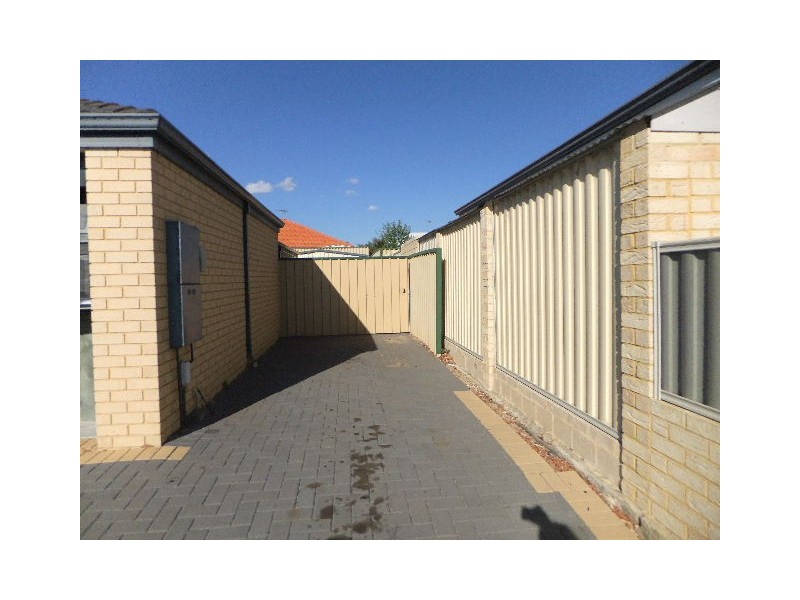 4 FENDI STREET, Ashby WA 6065