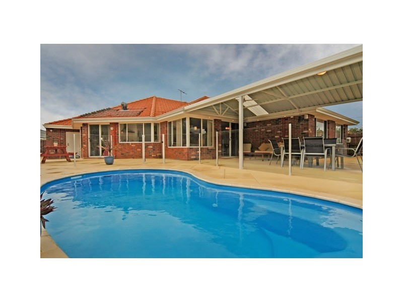 35 Weymouth Blvd, Quinns Rocks WA 6030