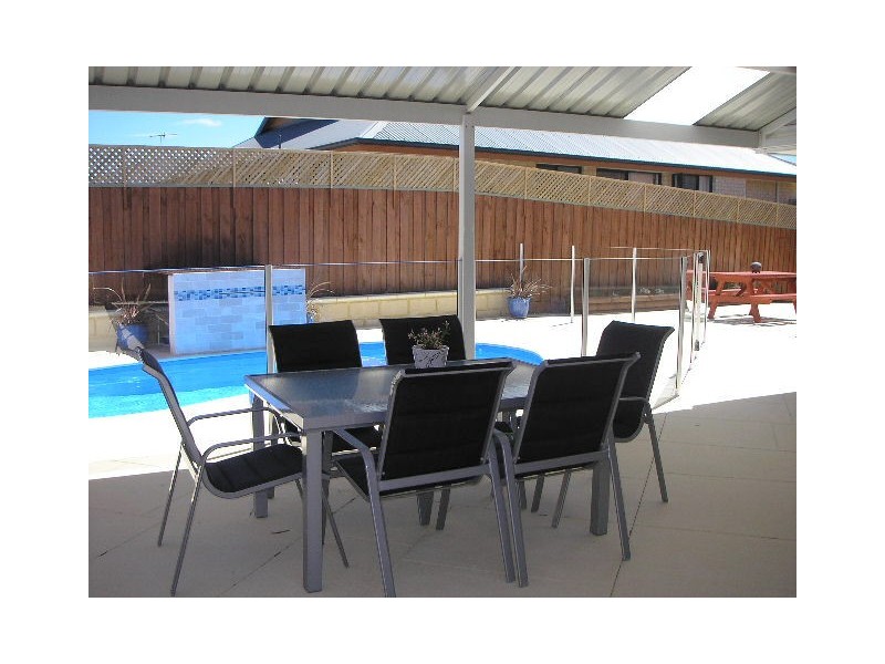 35 Weymouth Blvd, Quinns Rocks WA 6030