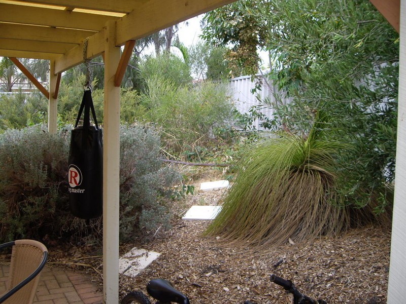 19 OLLERA MEANDER, Carramar WA 6031