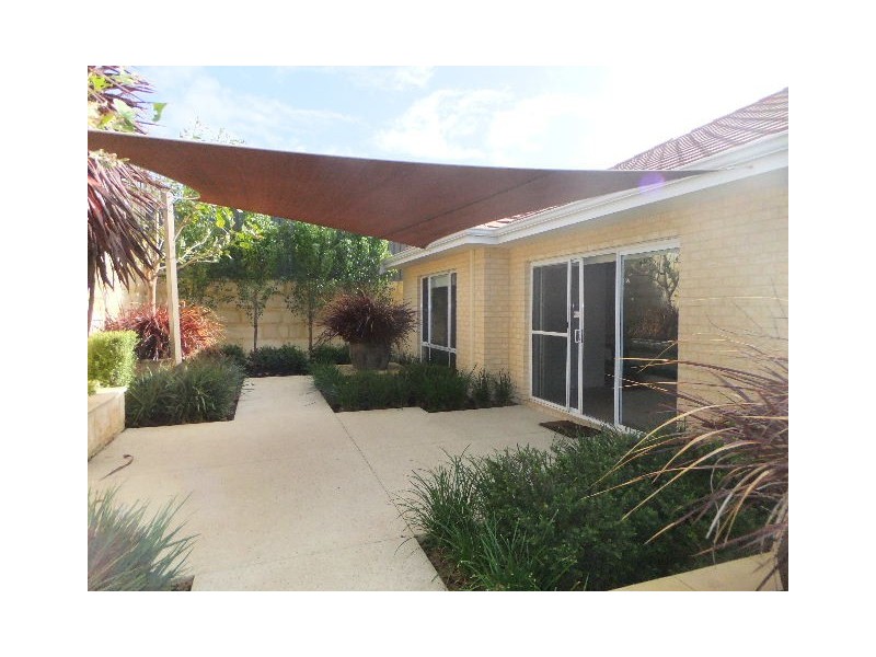 21 BOTANIC AVENUE, Banksia Grove WA 6031