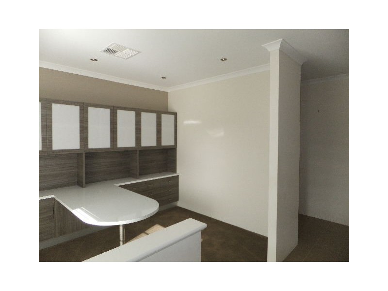 21 BOTANIC AVENUE, Banksia Grove WA 6031