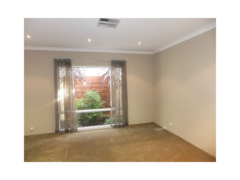 21 BOTANIC AVENUE, Banksia Grove WA 6031