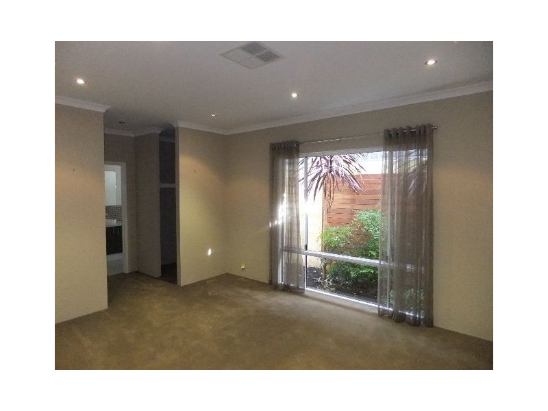 21 BOTANIC AVENUE, Banksia Grove WA 6031