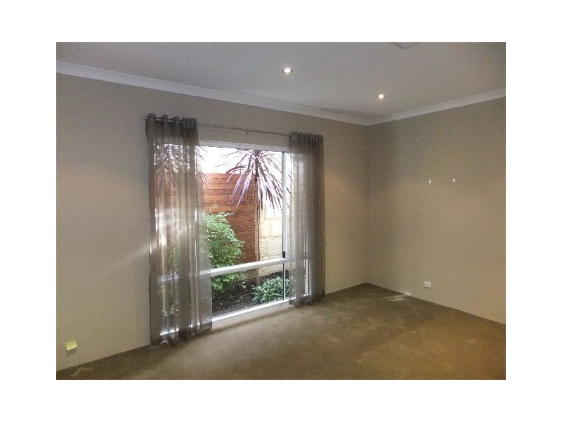 21 BOTANIC AVENUE, Banksia Grove WA 6031