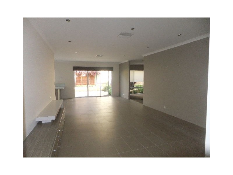 21 BOTANIC AVENUE, Banksia Grove WA 6031