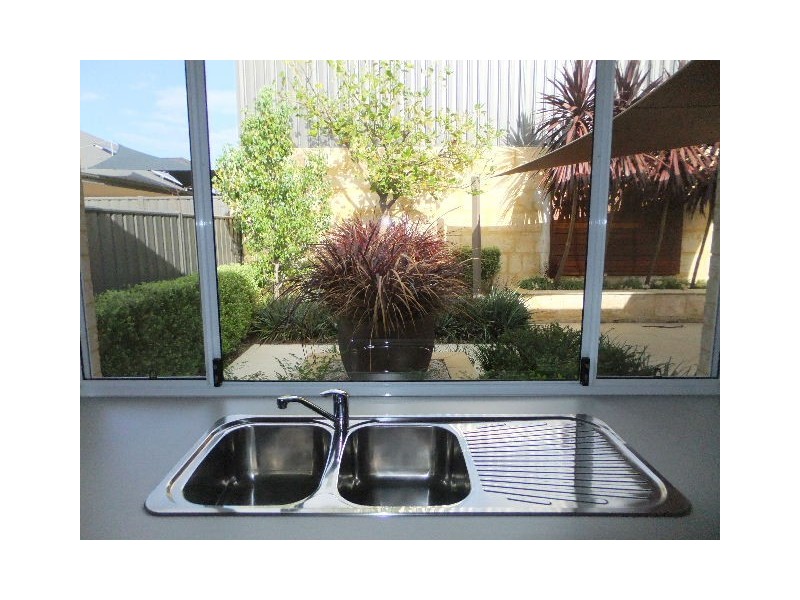 21 BOTANIC AVENUE, Banksia Grove WA 6031