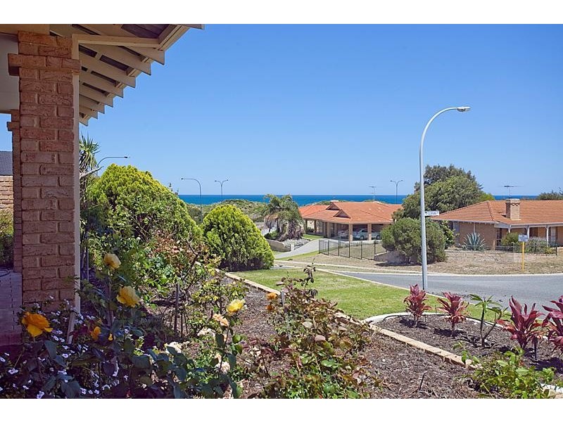 8 RESOLUTE WAY, Ocean Reef WA 6027