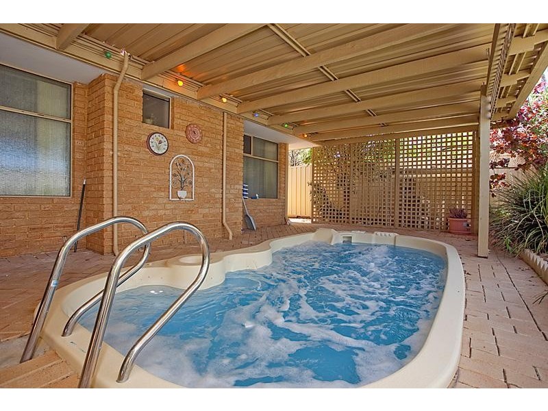 8 RESOLUTE WAY, Ocean Reef WA 6027