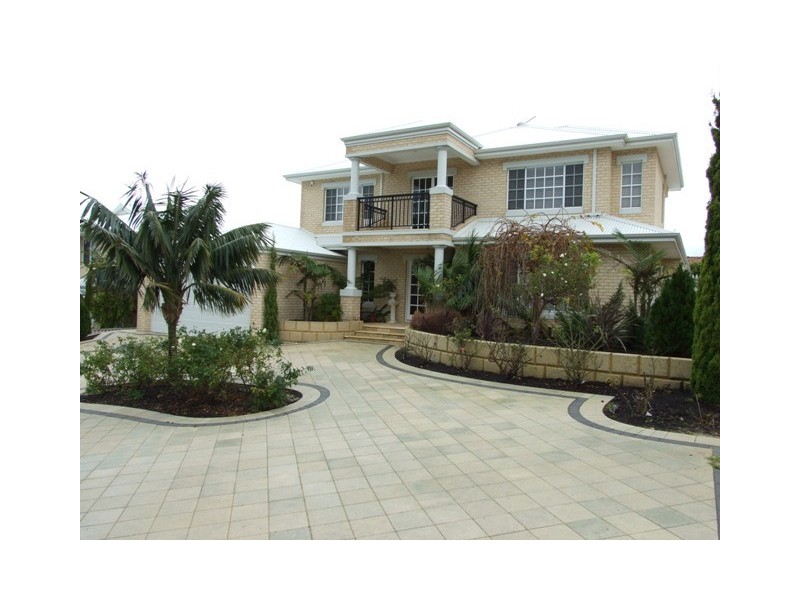 21 Windward Loop, Ocean Reef WA 6027
