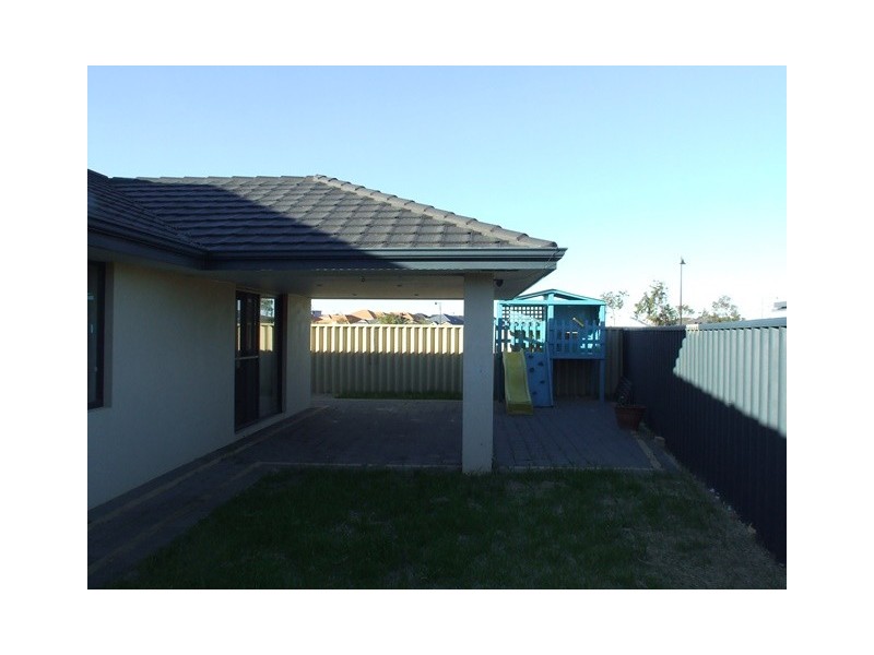 9 BARMOUTH WAY, Butler WA 6036