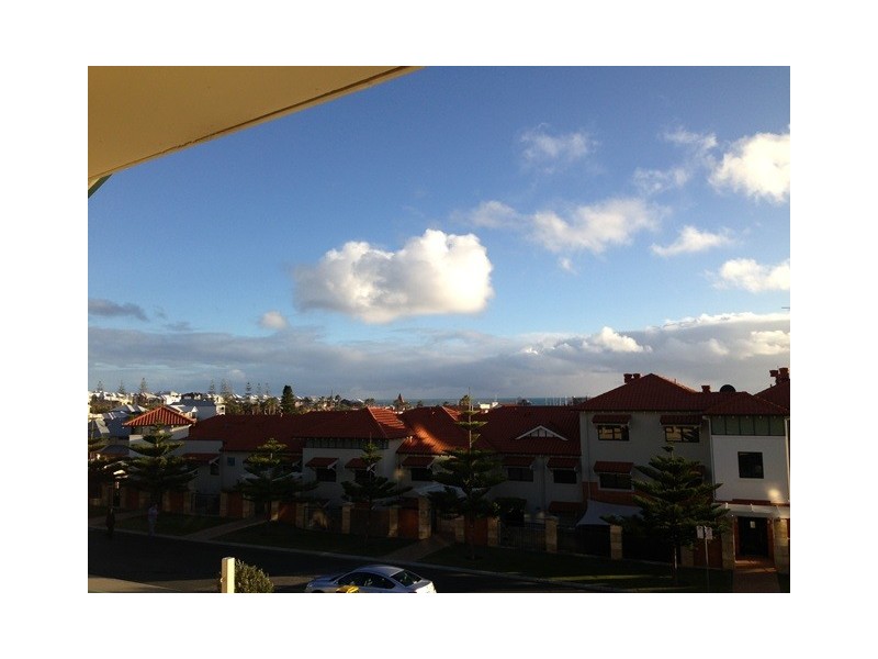 3/16 Toulon Circle, Mindarie WA 6030