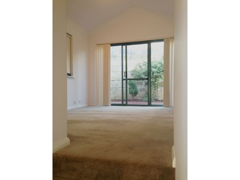 3/16 Toulon Circle, Mindarie WA 6030