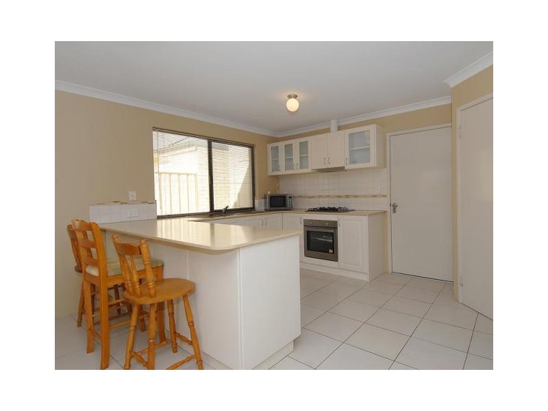 10 Lareema Gardens, Banksia Grove WA 6031
