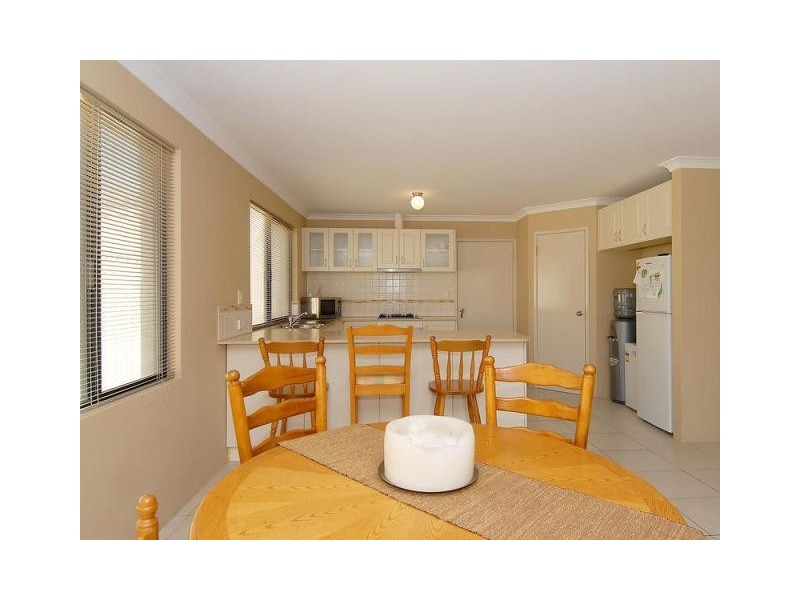 10 Lareema Gardens, Banksia Grove WA 6031