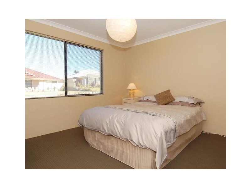 10 Lareema Gardens, Banksia Grove WA 6031