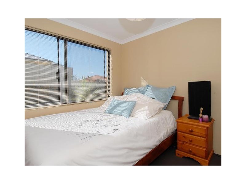 10 Lareema Gardens, Banksia Grove WA 6031