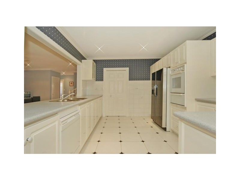 8 Yardarm Court, Ocean Reef WA 6027