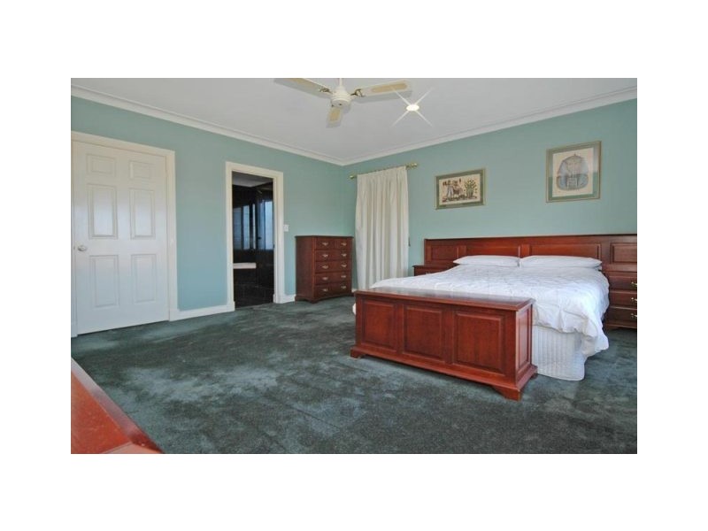 8 Yardarm Court, Ocean Reef WA 6027