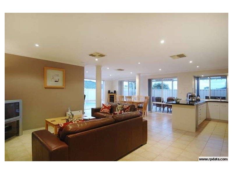 10 Grangemouth Turn, Kinross WA 6028