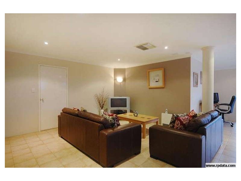 10 Grangemouth Turn, Kinross WA 6028