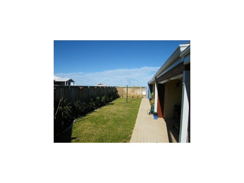 24 Tinsel Street, Yanchep WA 6035