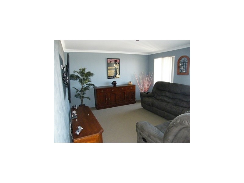 24 Tinsel Street, Yanchep WA 6035