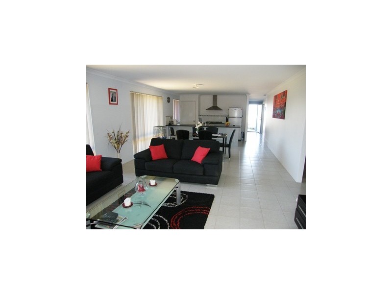 24 Tinsel Street, Yanchep WA 6035